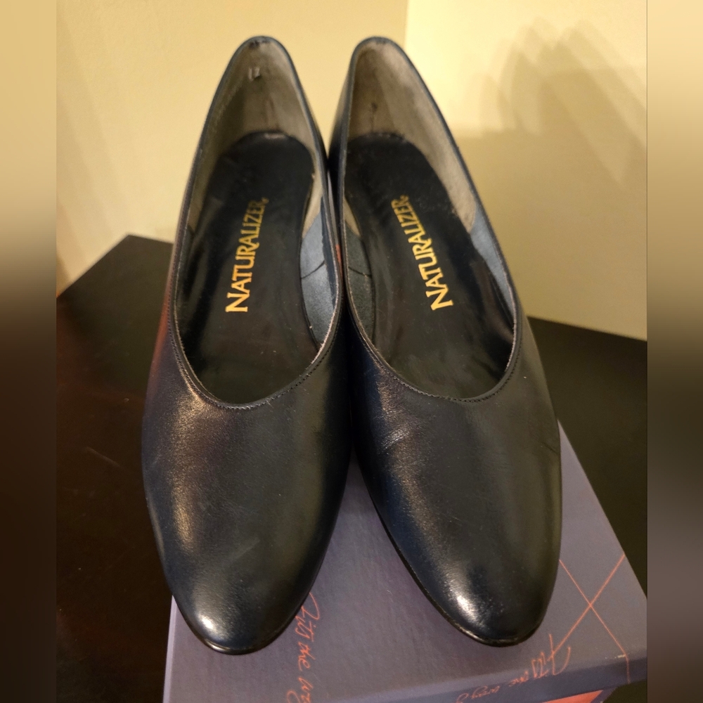 Vintage 7.5 AAA NARROW WIDTH Naturalizer Womens Navy Blue Leather 1.5" Heels NEW